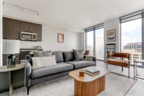 Downtown 1br w pool gym close to testaurants ATX-234